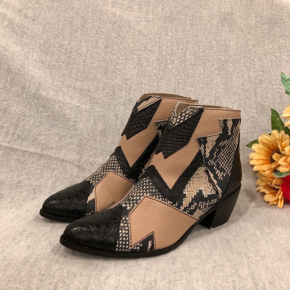 NWT - Matisse Women's Black and Tan Snake Print Ankle Boots - Picture 7 of 16
